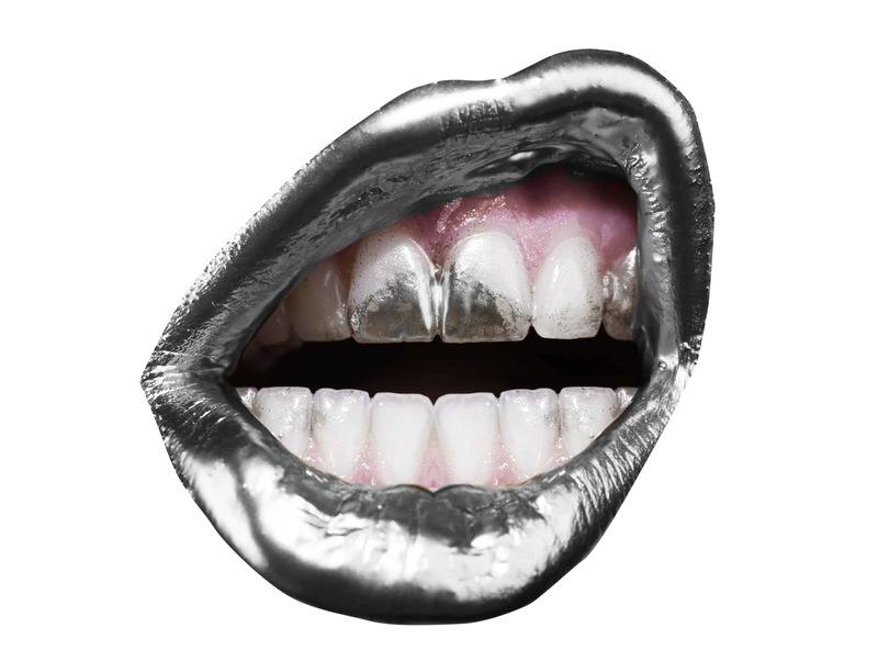 Silver lips and teeth